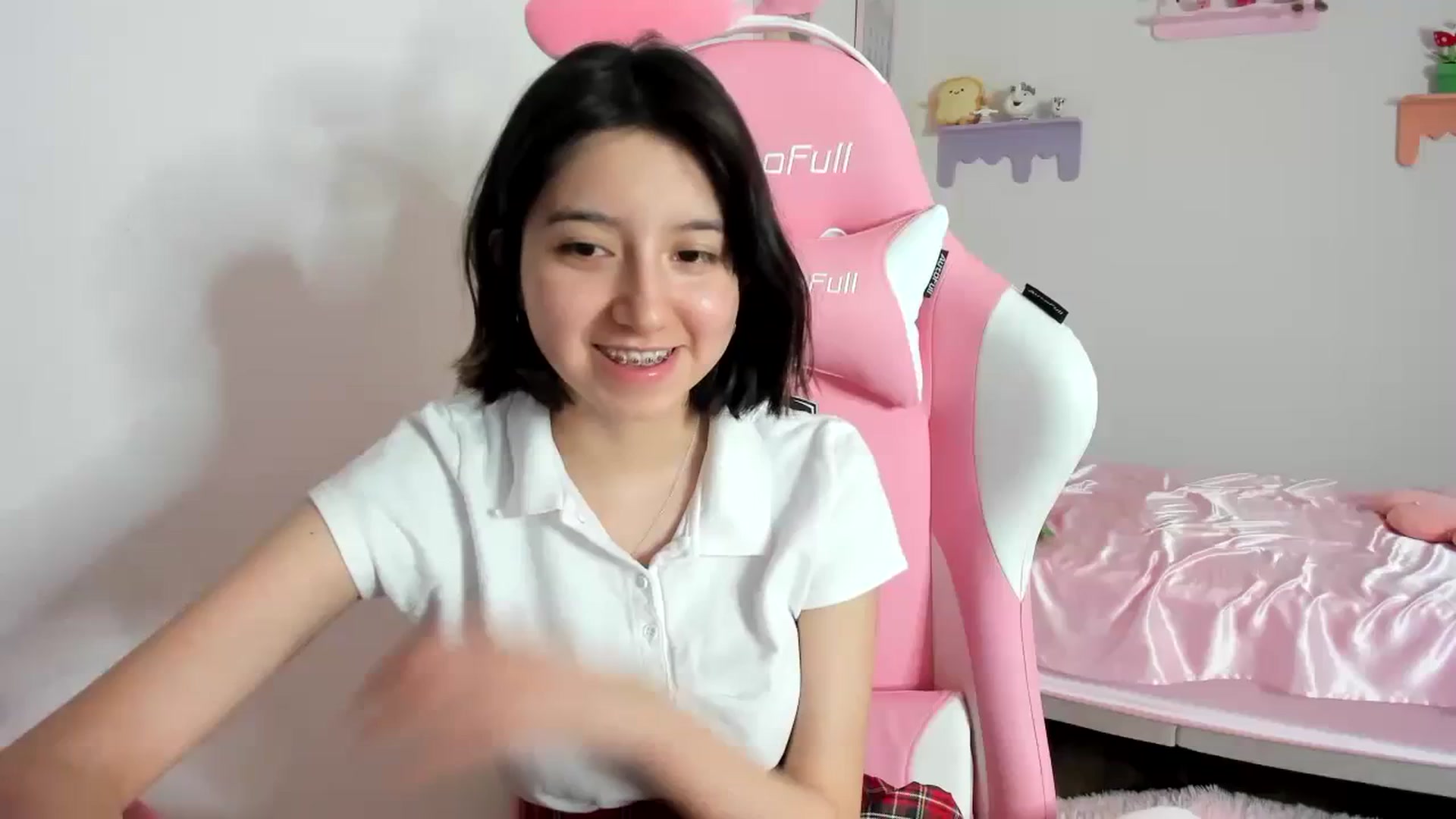 Gallery image thumbnail from Cherrycute666's myfreecams stream on, 08/27/2023, 08:59 image 14 of 20