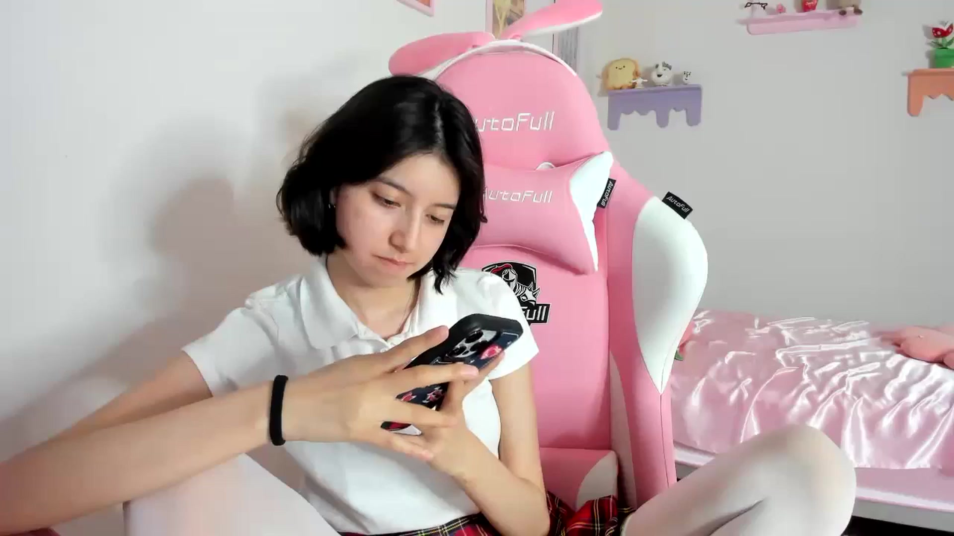 Gallery image thumbnail from Cherrycute666's myfreecams stream on, 08/27/2023, 10:18 image 14 of 20