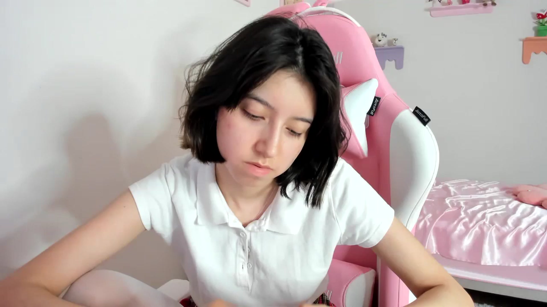 Gallery image thumbnail from Cherrycute666's myfreecams stream on, 08/27/2023, 10:18 image 17 of 20