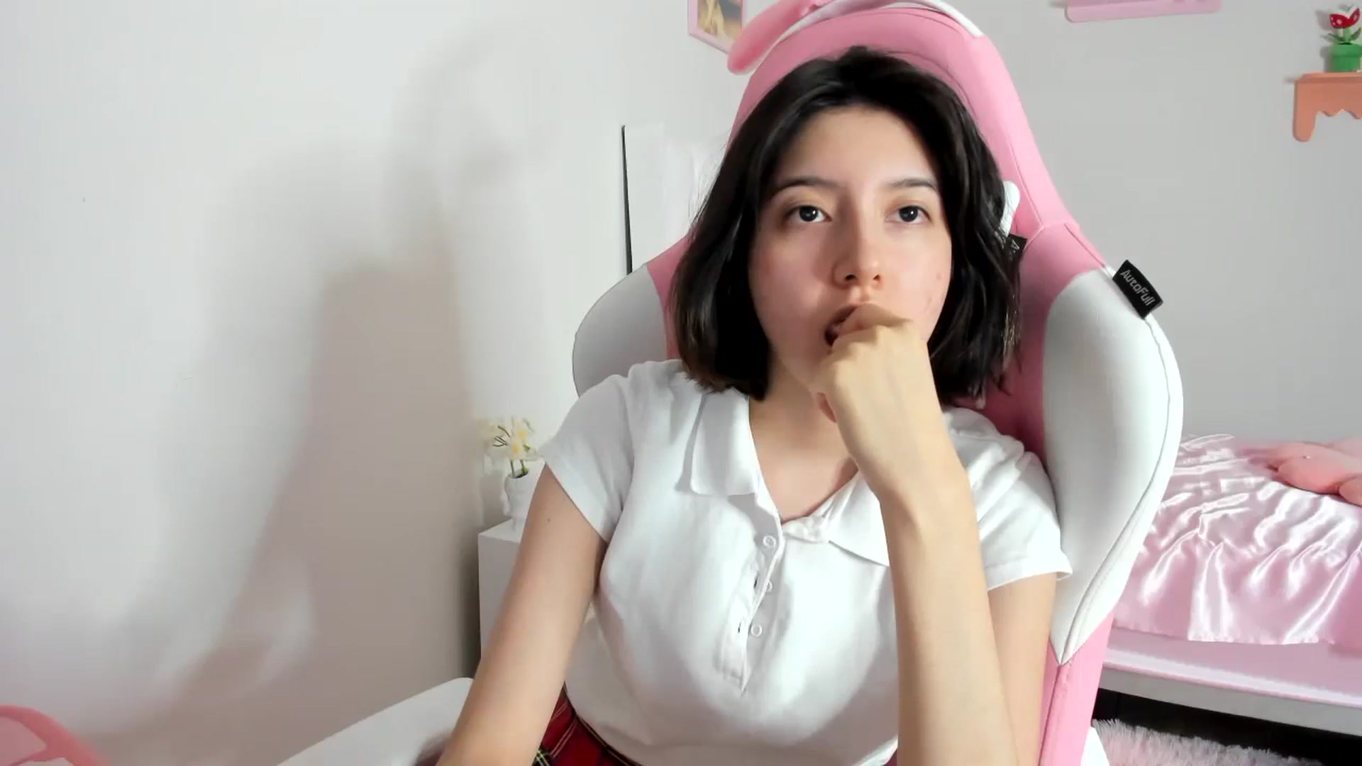 Gallery image thumbnail from Cherrycute666's myfreecams stream on, 08/27/2023, 10:18 image 19 of 20