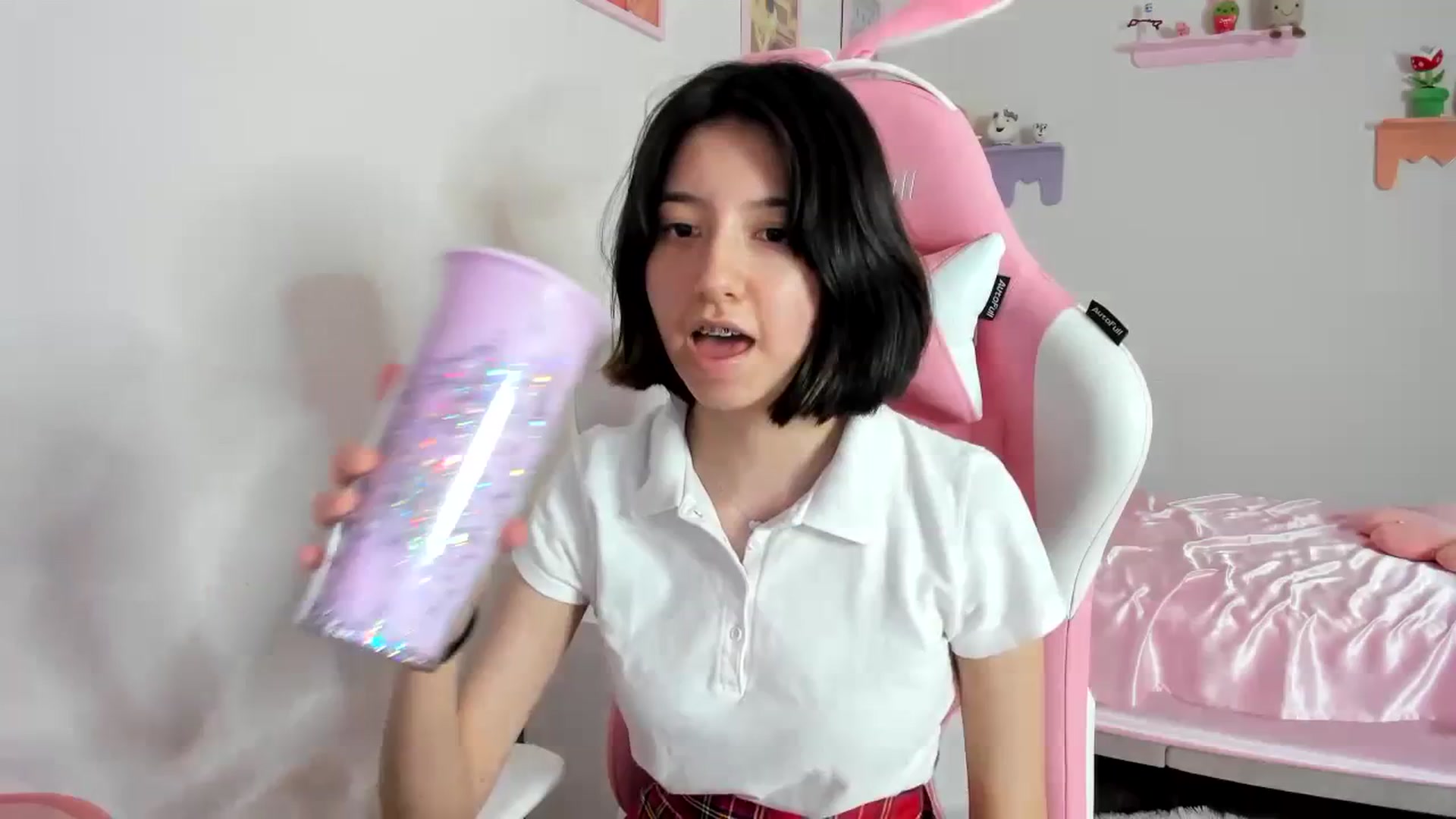 Gallery image thumbnail from Cherrycute666's myfreecams stream on, 08/27/2023, 10:18 image 1 of 20