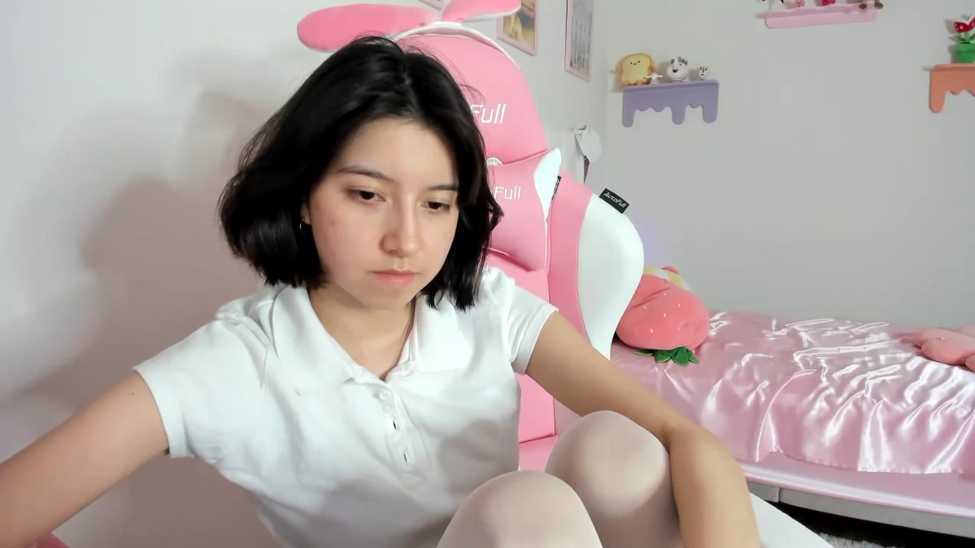 Gallery image thumbnail from Cherrycute666's myfreecams stream on, 08/27/2023, 10:18 image 15 of 20