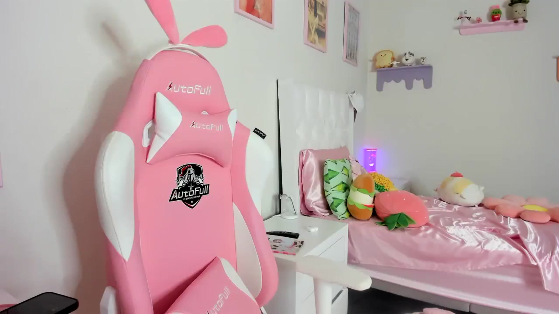 Gallery image thumbnail from Cherrycute666's myfreecams stream on, 08/27/2023, 14:14 image 2 of 20