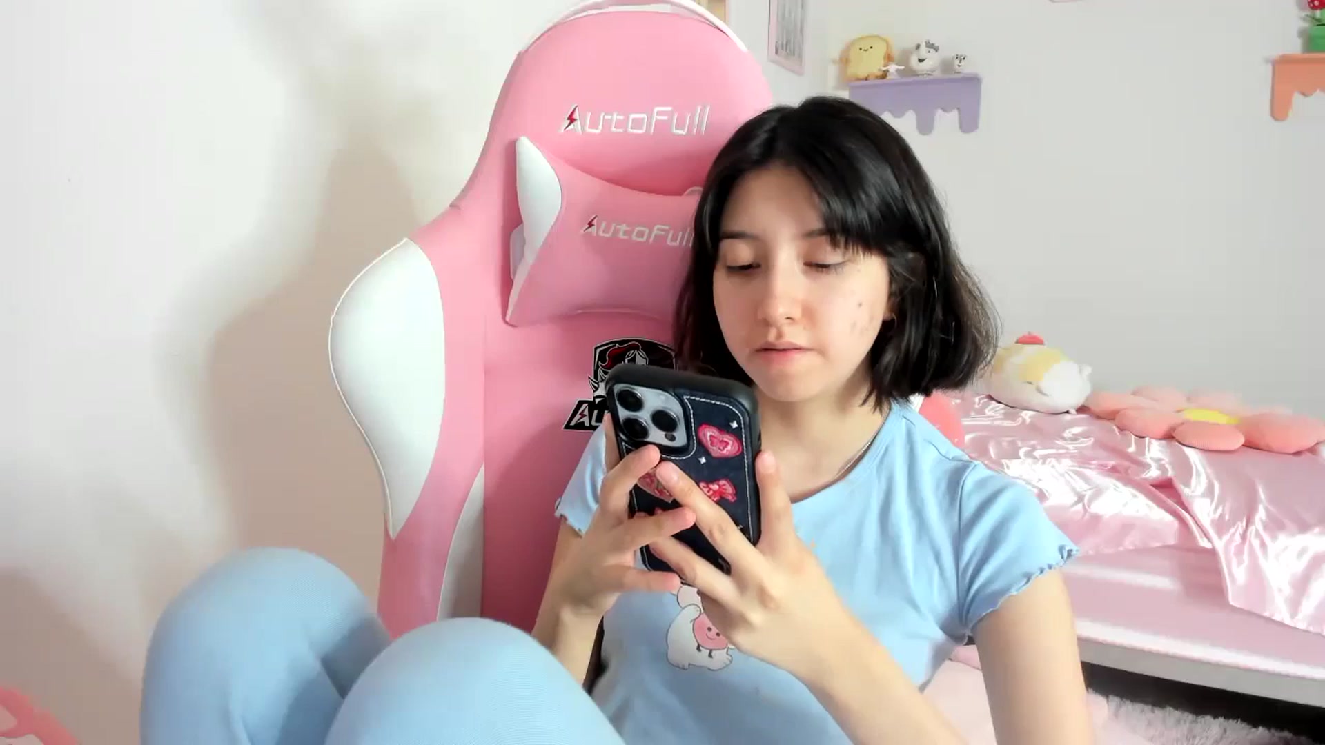 Gallery image thumbnail from Cherrycute666's myfreecams stream on, 08/27/2023, 14:14 image 17 of 20