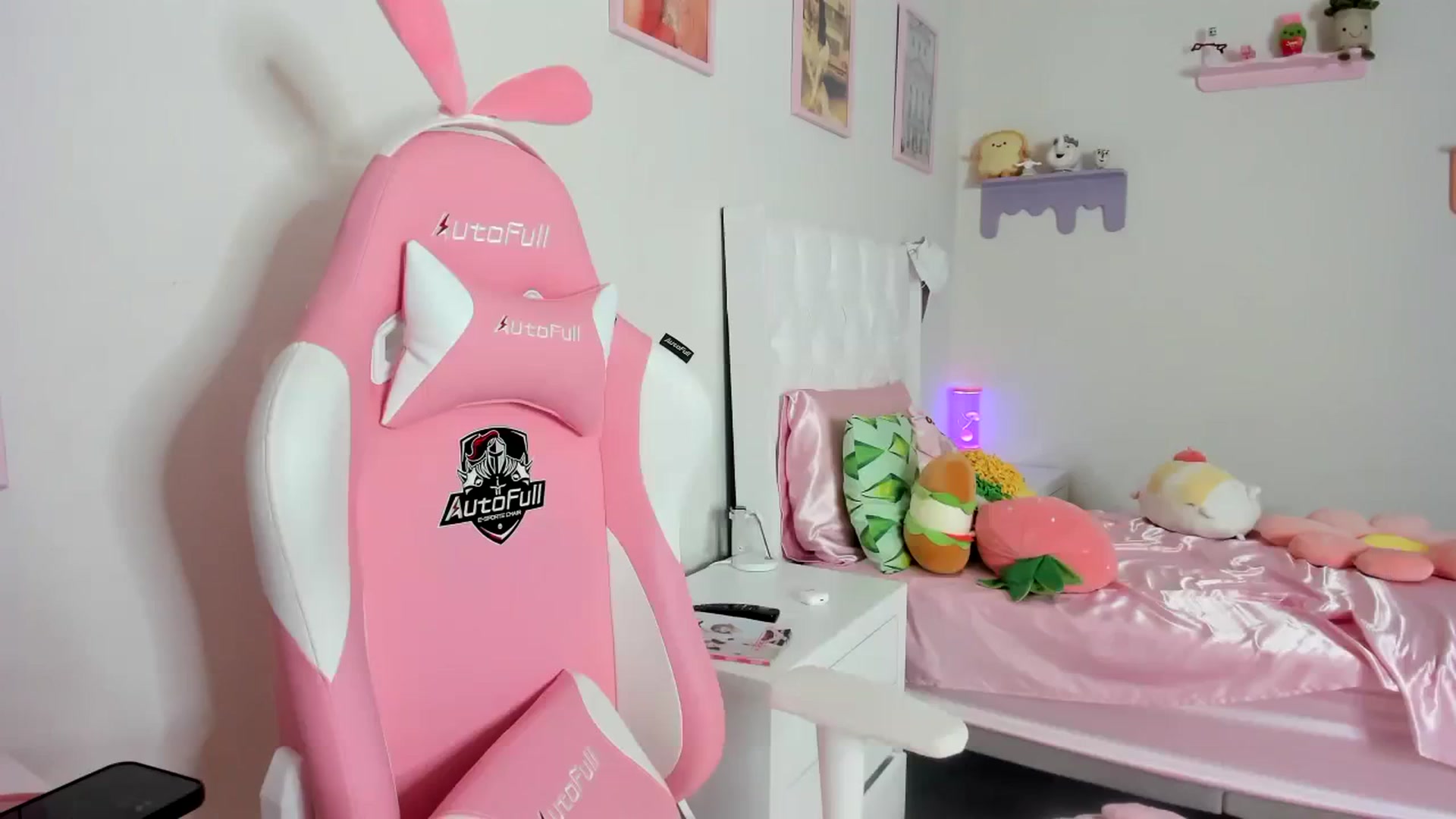 Gallery image thumbnail from Cherrycute666's myfreecams stream on, 08/27/2023, 14:14 image 4 of 20