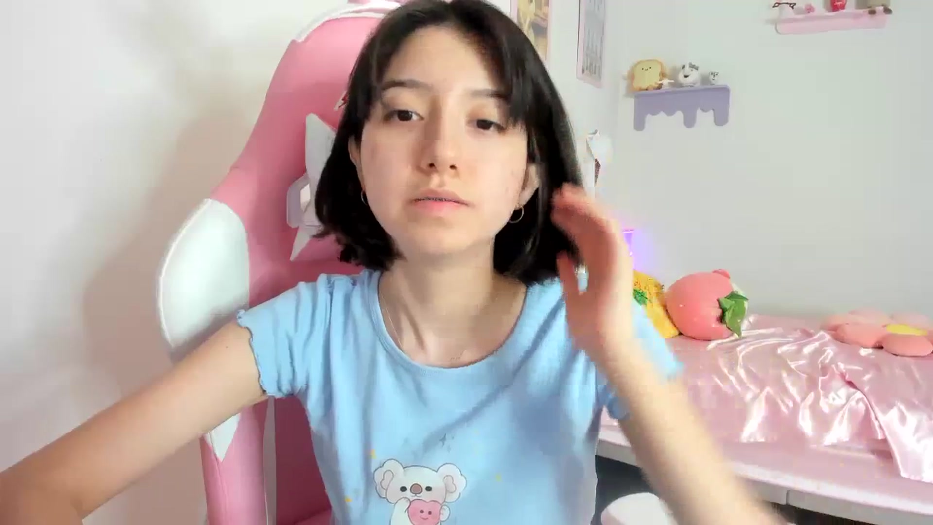 Gallery image thumbnail from Cherrycute666's myfreecams stream on, 08/27/2023, 14:44 image 15 of 20