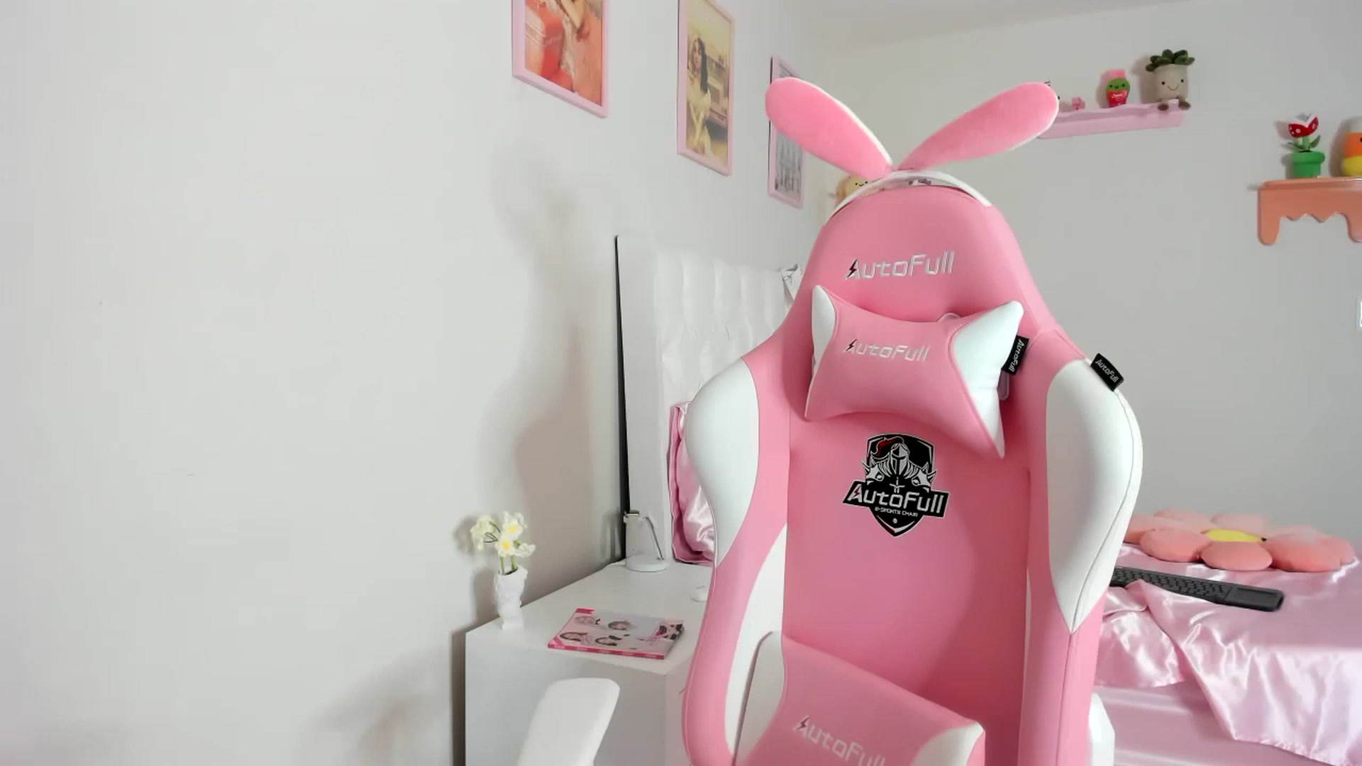 Gallery image thumbnail from Cherrycute666's myfreecams stream on, 08/28/2023, 06:59 image 8 of 20