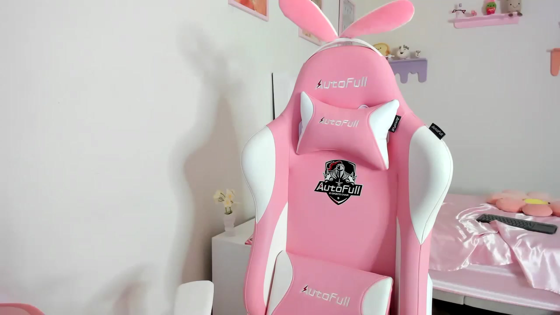 Gallery image thumbnail from Cherrycute666's myfreecams stream on, 08/28/2023, 06:59 image 16 of 20
