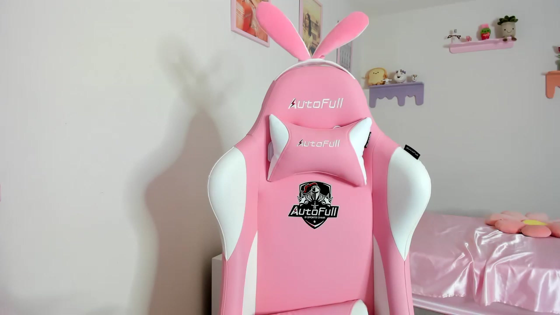 Gallery image thumbnail from Cherrycute666's myfreecams stream on, 08/29/2023, 04:04 image 16 of 20