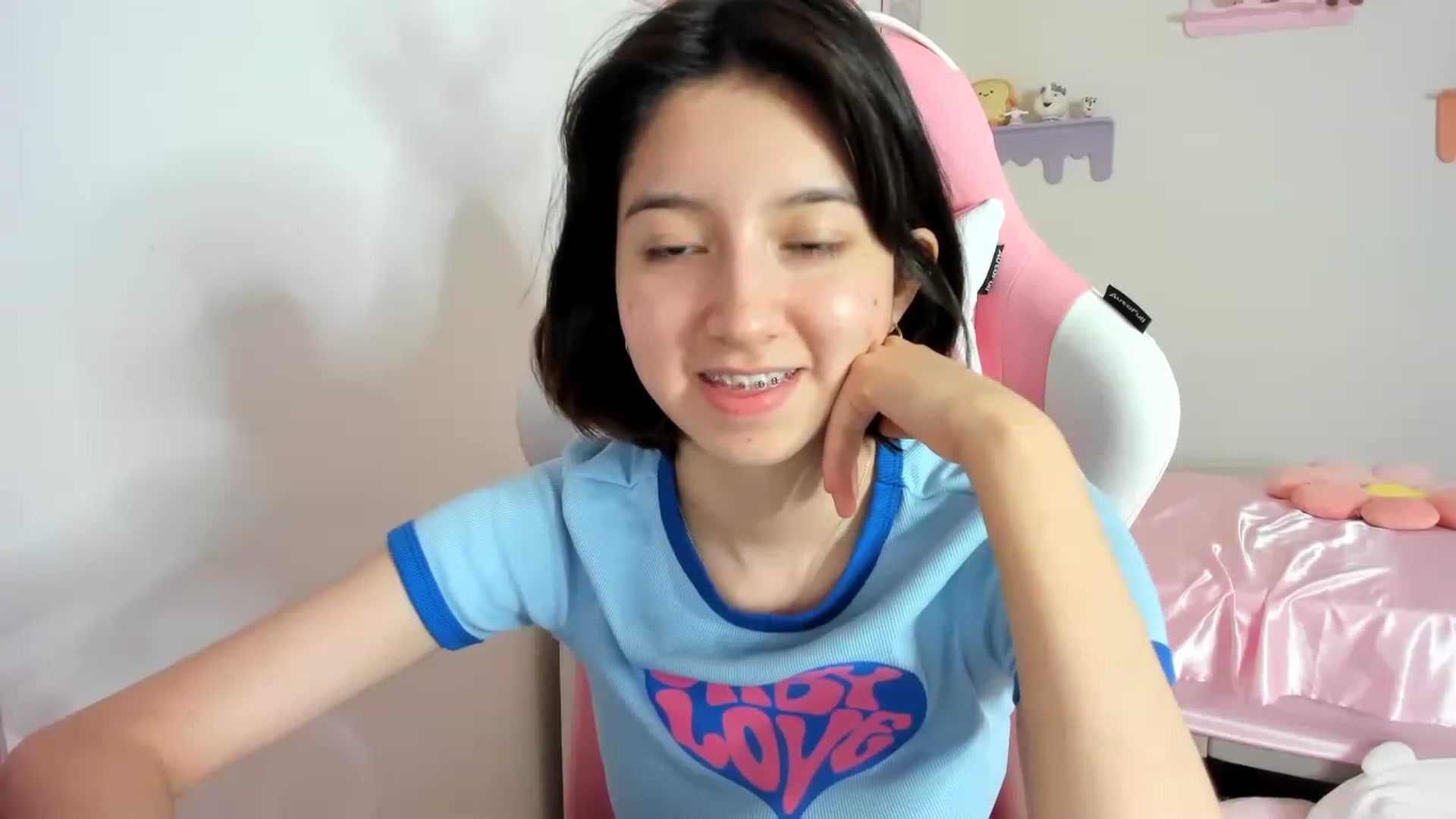 Gallery image thumbnail from Cherrycute666's myfreecams stream on, 08/29/2023, 04:04 image 17 of 20