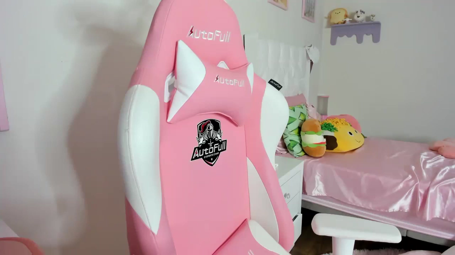 Gallery image thumbnail from Cherrycute666's myfreecams stream on, 08/29/2023, 07:50 image 4 of 20