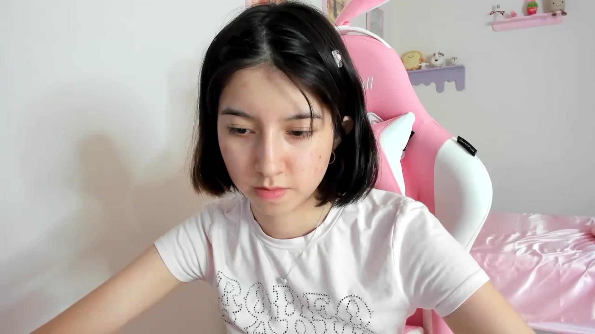 Gallery image thumbnail from Cherrycute666's myfreecams stream on, 08/30/2023, 22:00 image 9 of 20