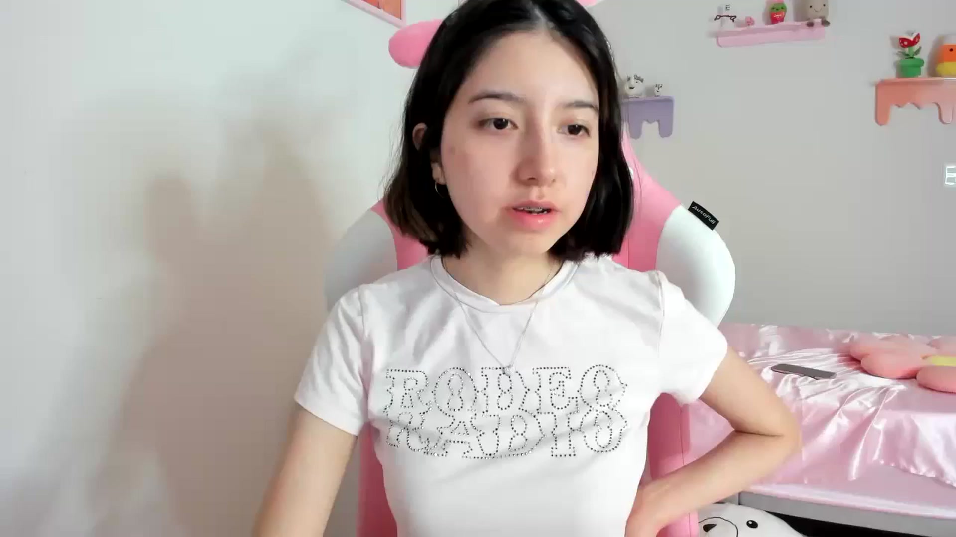 Gallery image thumbnail from Cherrycute666's myfreecams stream on, 08/30/2023, 22:00 image 1 of 20
