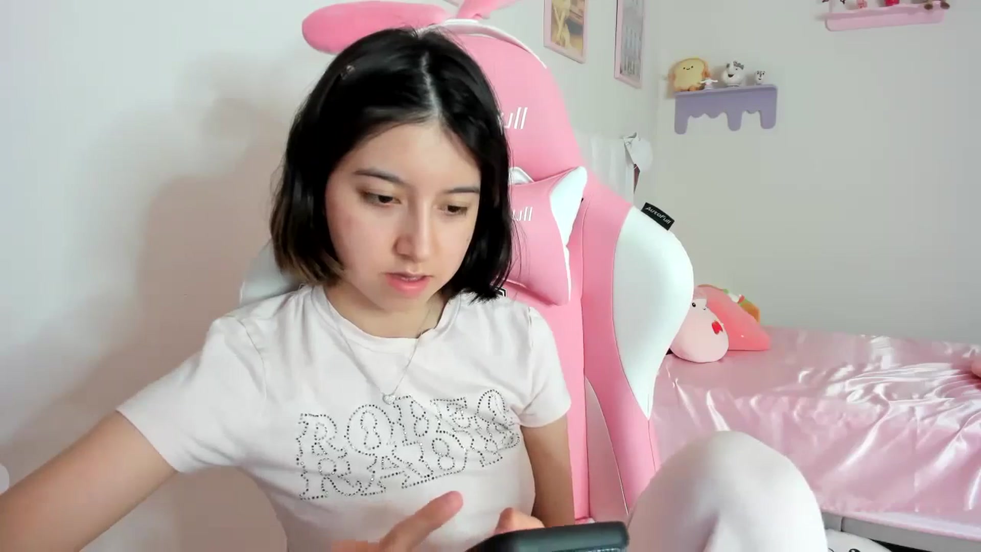 Gallery image thumbnail from Cherrycute666's myfreecams stream on, 08/30/2023, 22:00 image 16 of 20