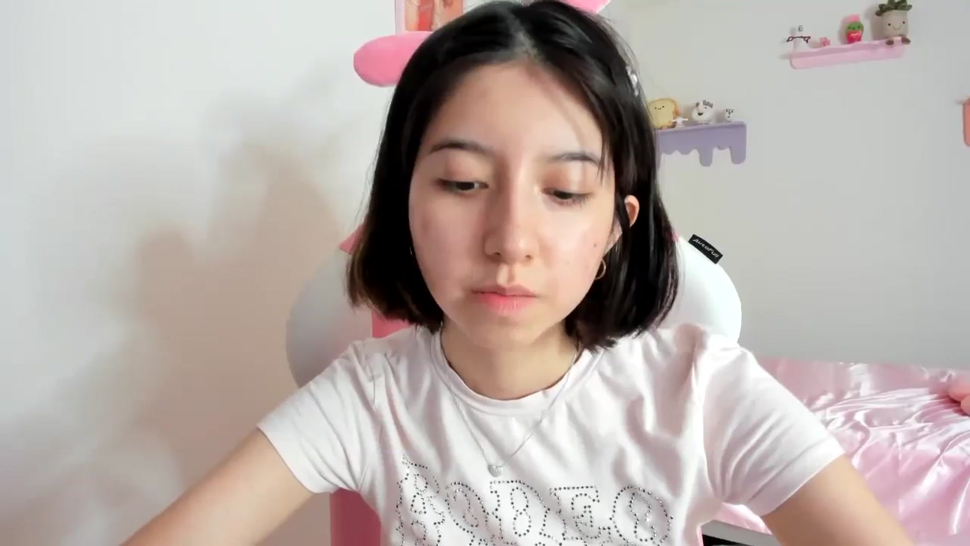 Gallery image thumbnail from Cherrycute666's myfreecams stream on, 08/30/2023, 22:00 image 6 of 20