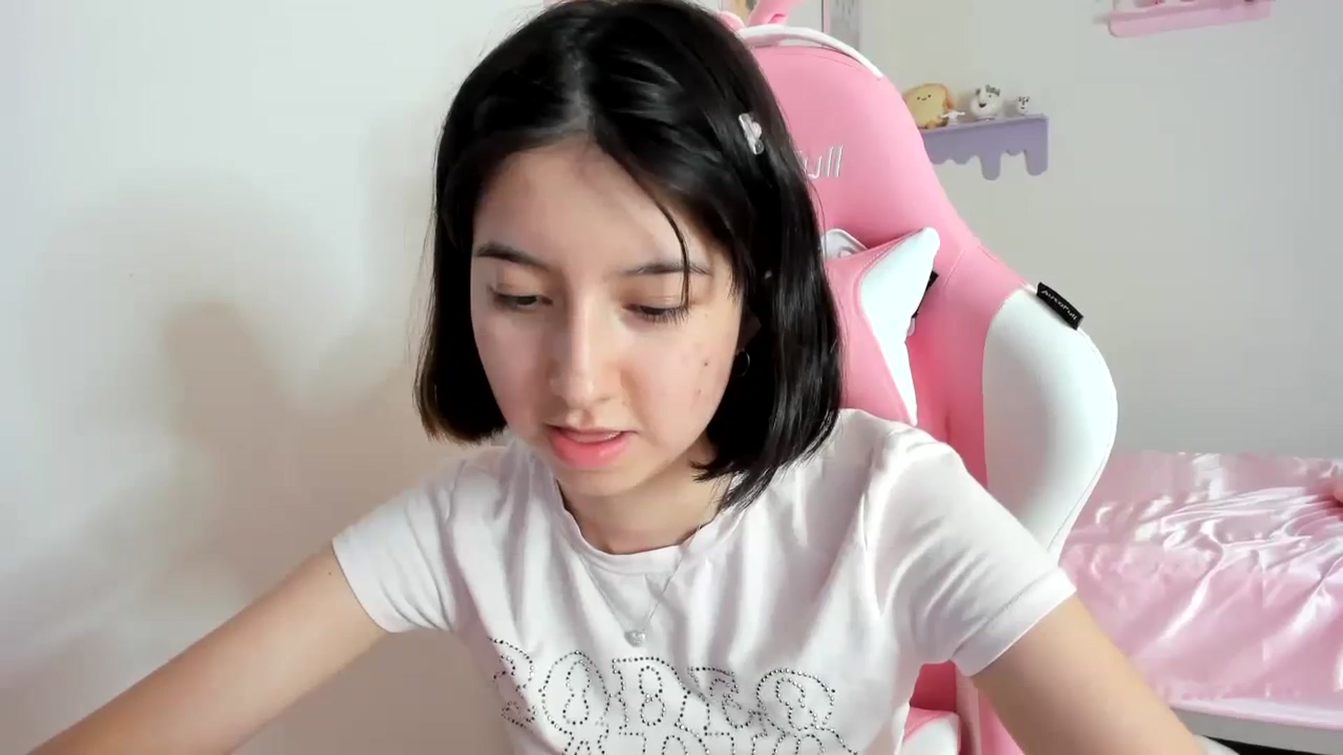 Gallery image thumbnail from Cherrycute666's myfreecams stream on, 08/30/2023, 22:00 image 11 of 20