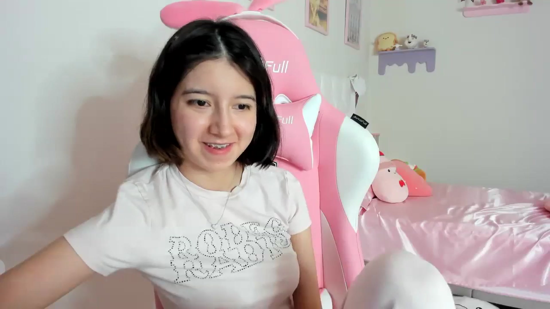 Gallery image thumbnail from Cherrycute666's myfreecams stream on, 08/30/2023, 22:00 image 18 of 20
