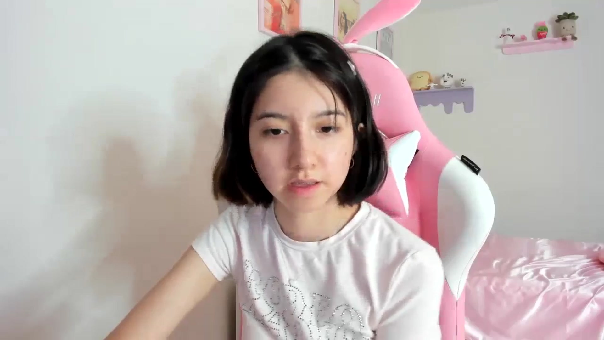 Gallery image thumbnail from Cherrycute666's myfreecams stream on, 08/30/2023, 22:00 image 8 of 20