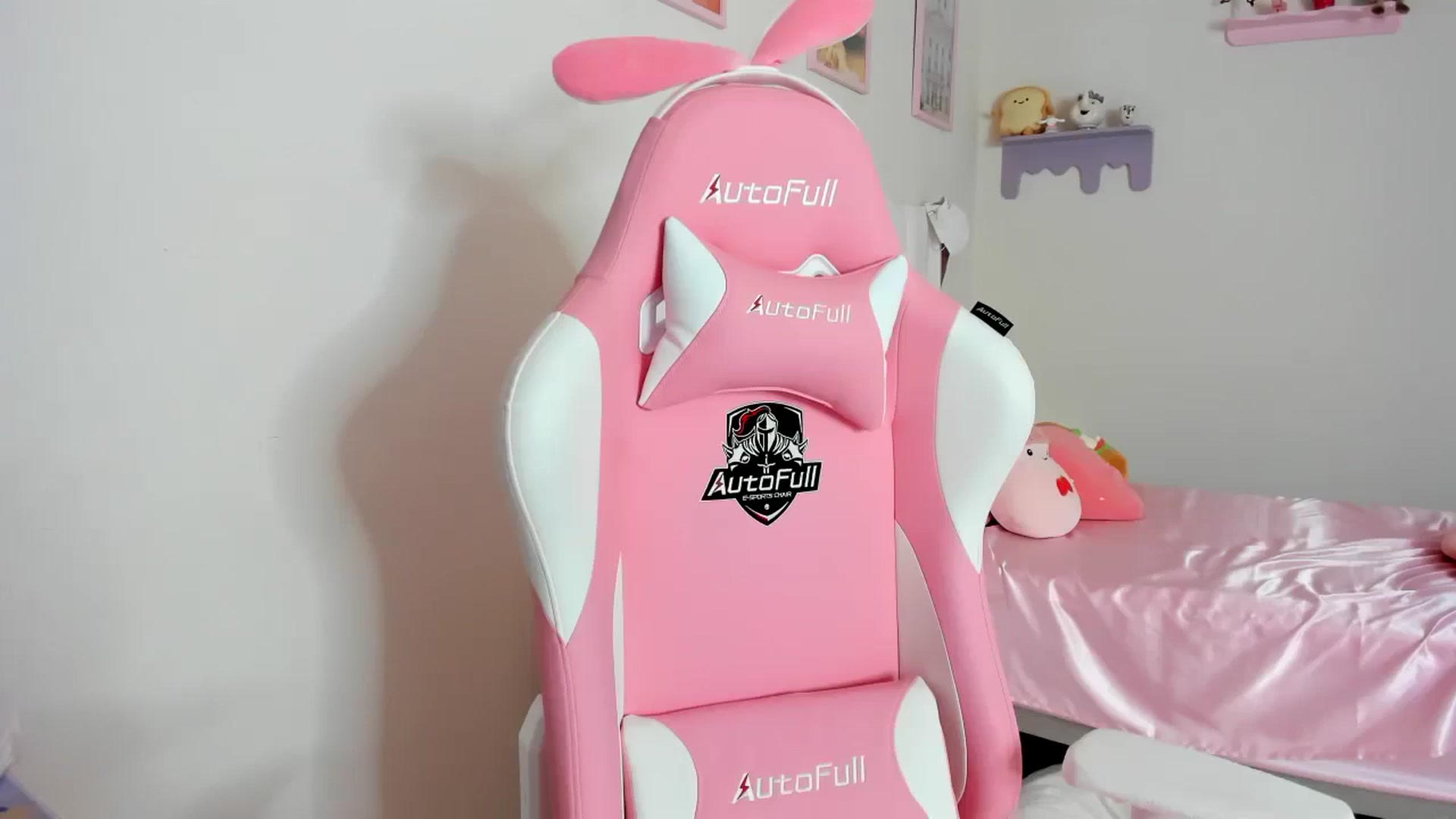 Gallery image thumbnail from Cherrycute666's myfreecams stream on, 08/30/2023, 22:00 image 14 of 20