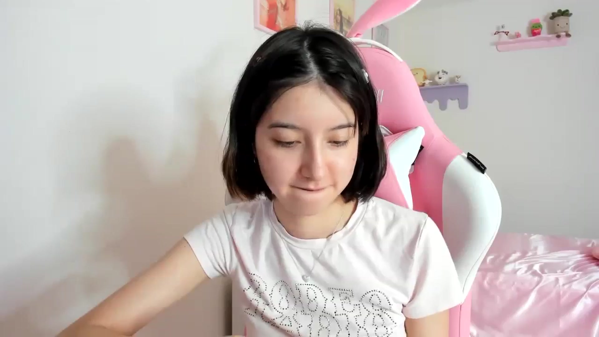 Gallery image thumbnail from Cherrycute666's myfreecams stream on, 08/30/2023, 22:00 image 10 of 20