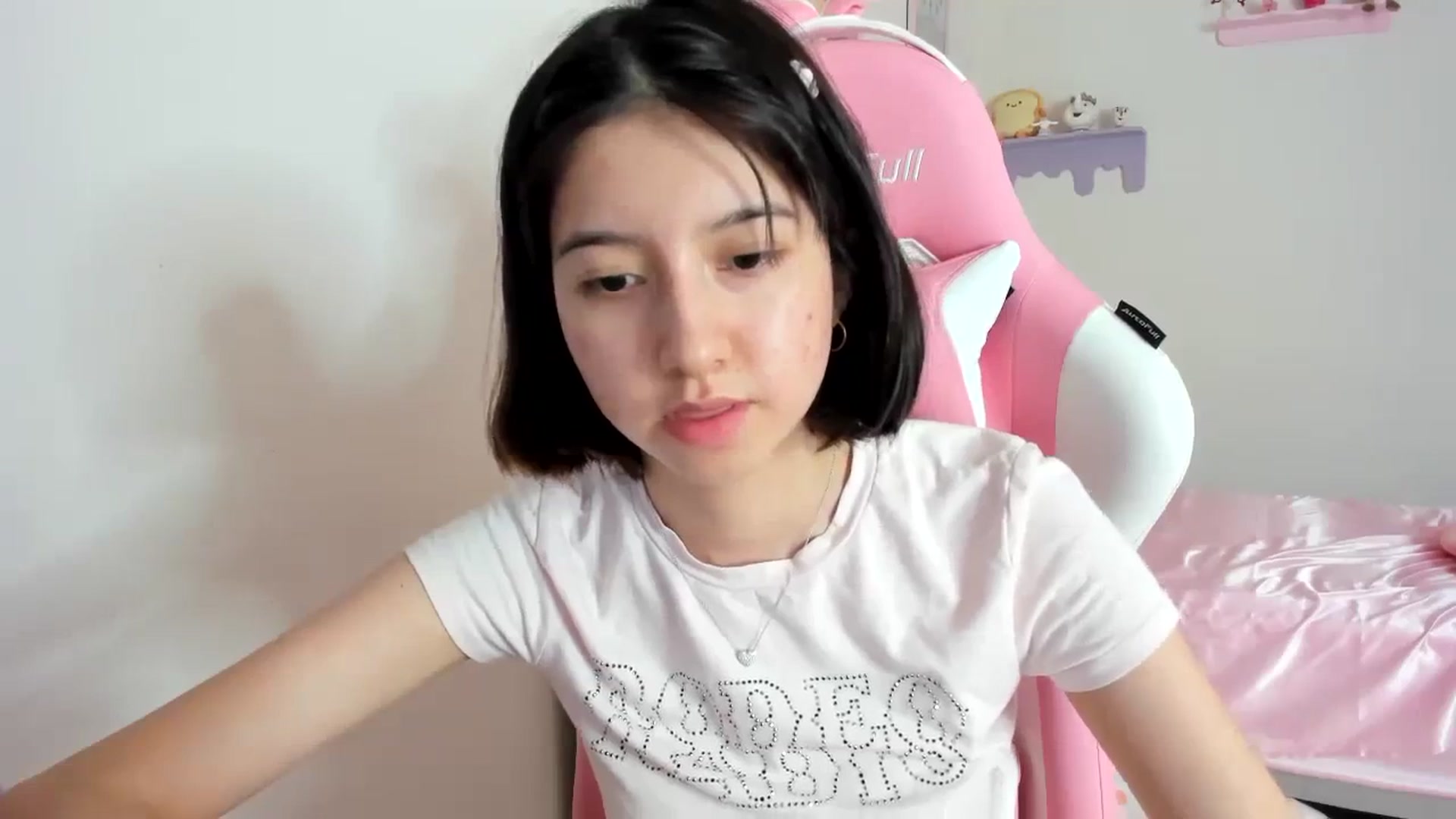 Gallery image thumbnail from Cherrycute666's myfreecams stream on, 08/30/2023, 22:00 image 12 of 20