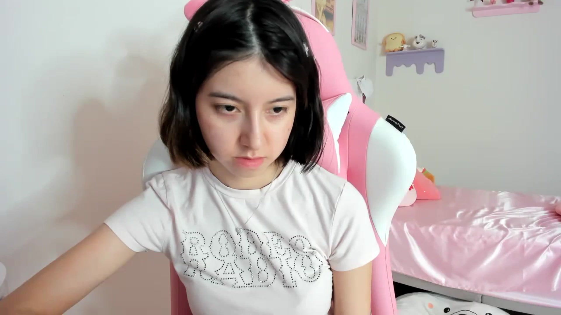 Gallery image thumbnail from Cherrycute666's myfreecams stream on, 08/30/2023, 22:00 image 15 of 20