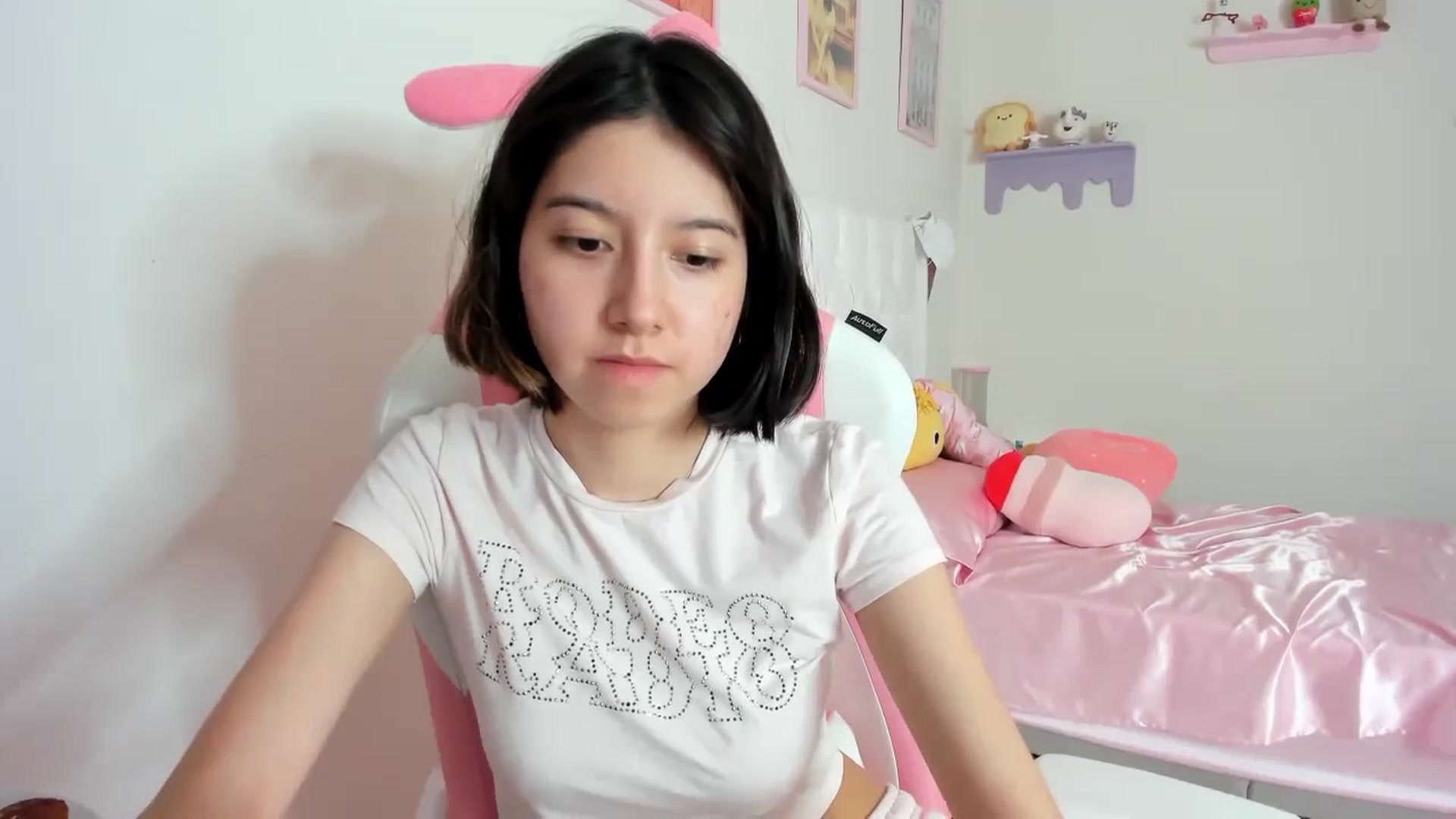 Gallery image thumbnail from Cherrycute666's myfreecams stream on, 08/30/2023, 22:47 image 15 of 20