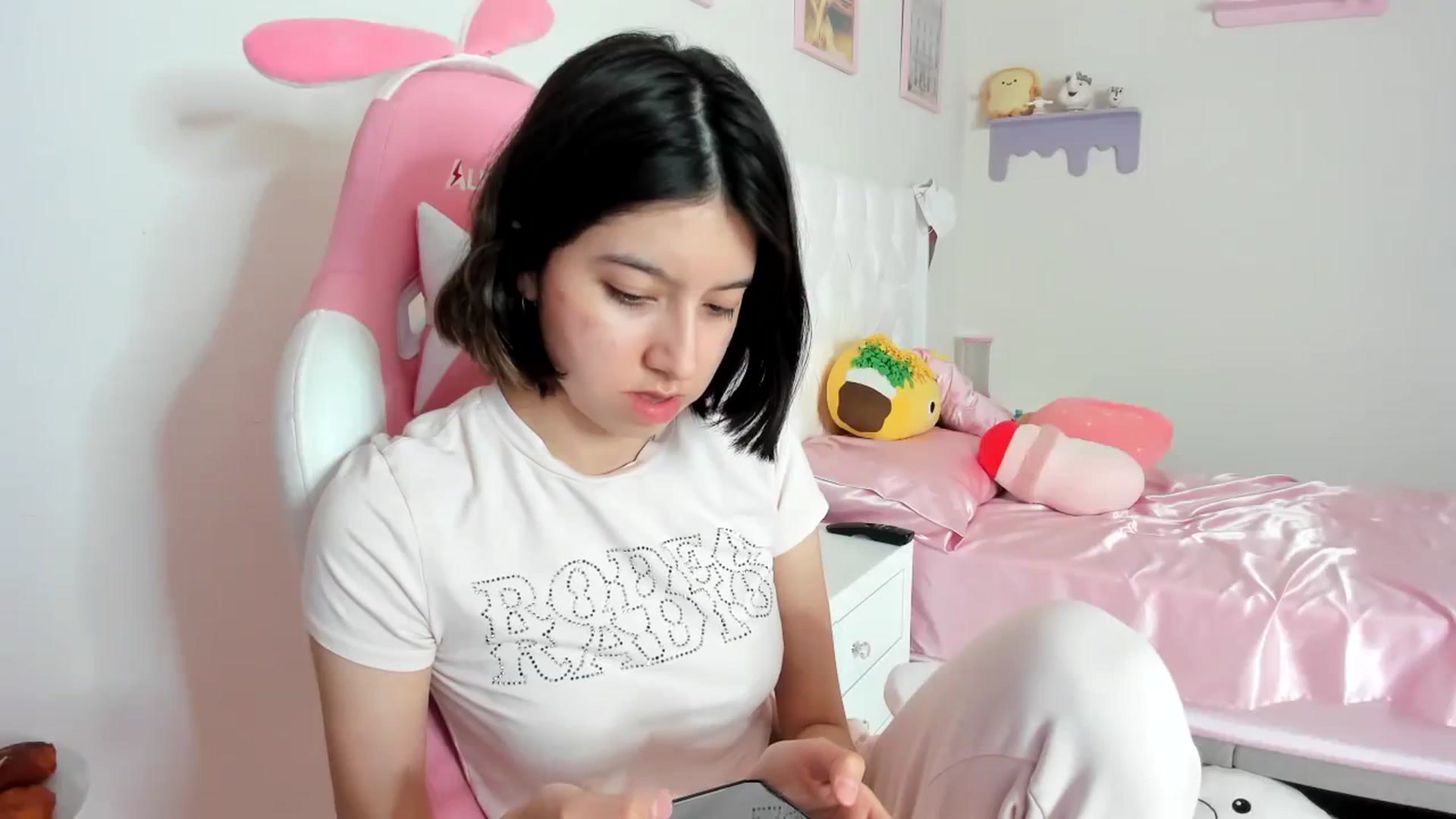 Gallery image thumbnail from Cherrycute666's myfreecams stream on, 08/30/2023, 22:47 image 10 of 20