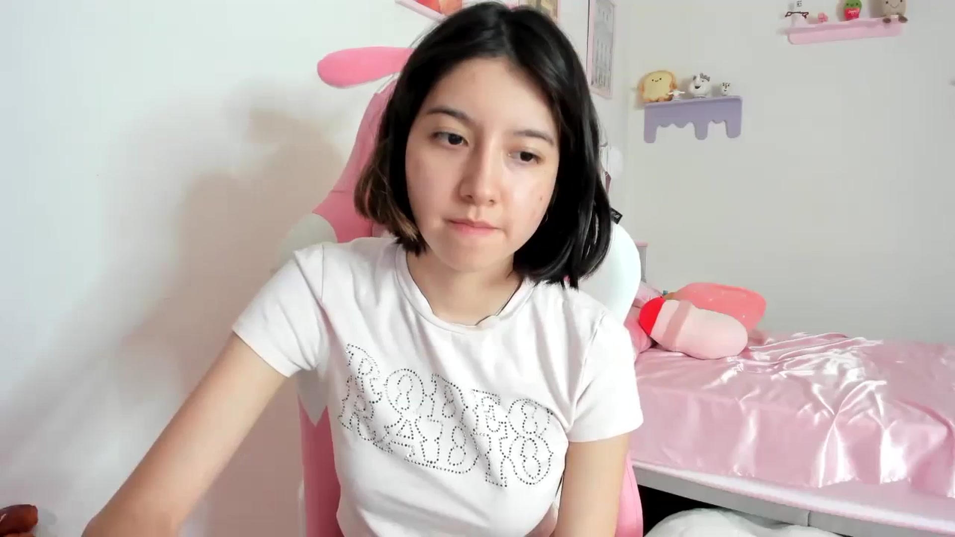 Gallery image thumbnail from Cherrycute666's myfreecams stream on, 08/30/2023, 22:47 image 14 of 20