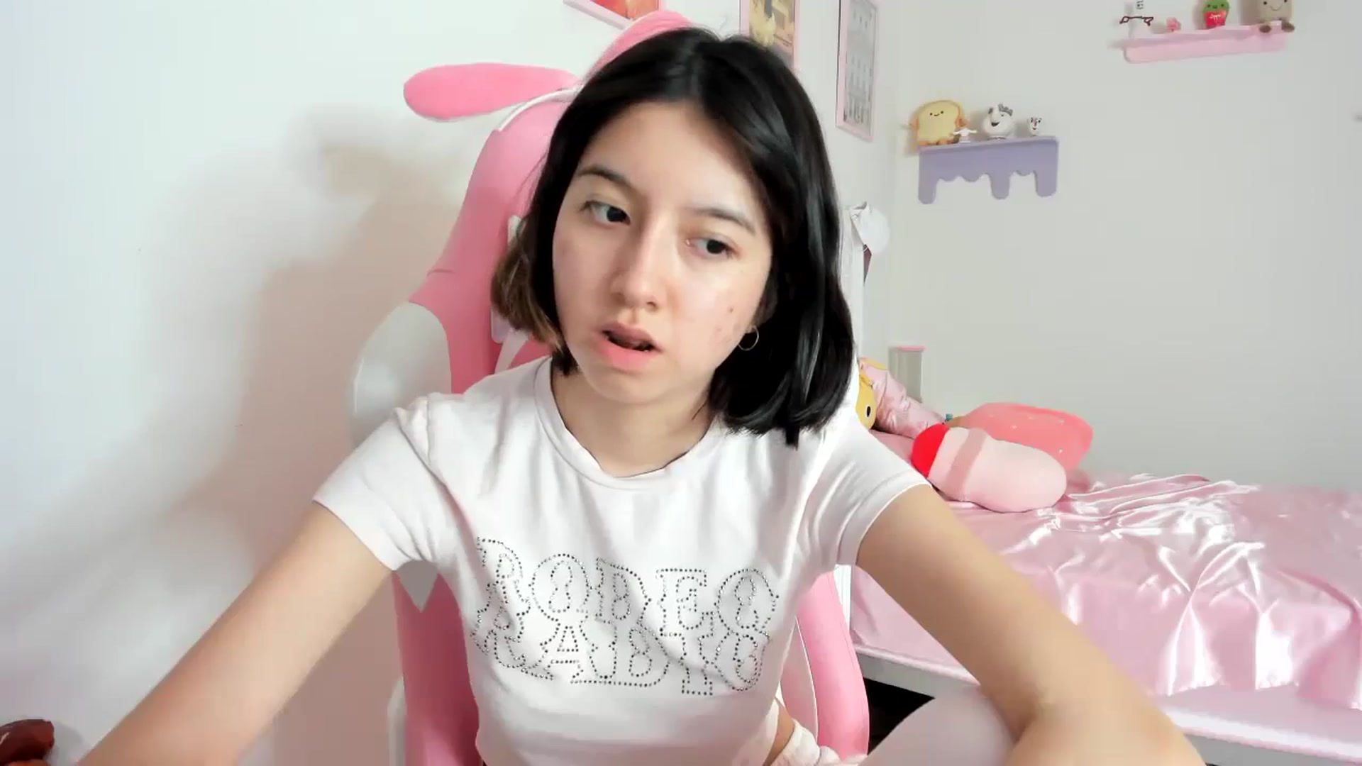 Gallery image thumbnail from Cherrycute666's myfreecams stream on, 08/30/2023, 22:47 image 13 of 20