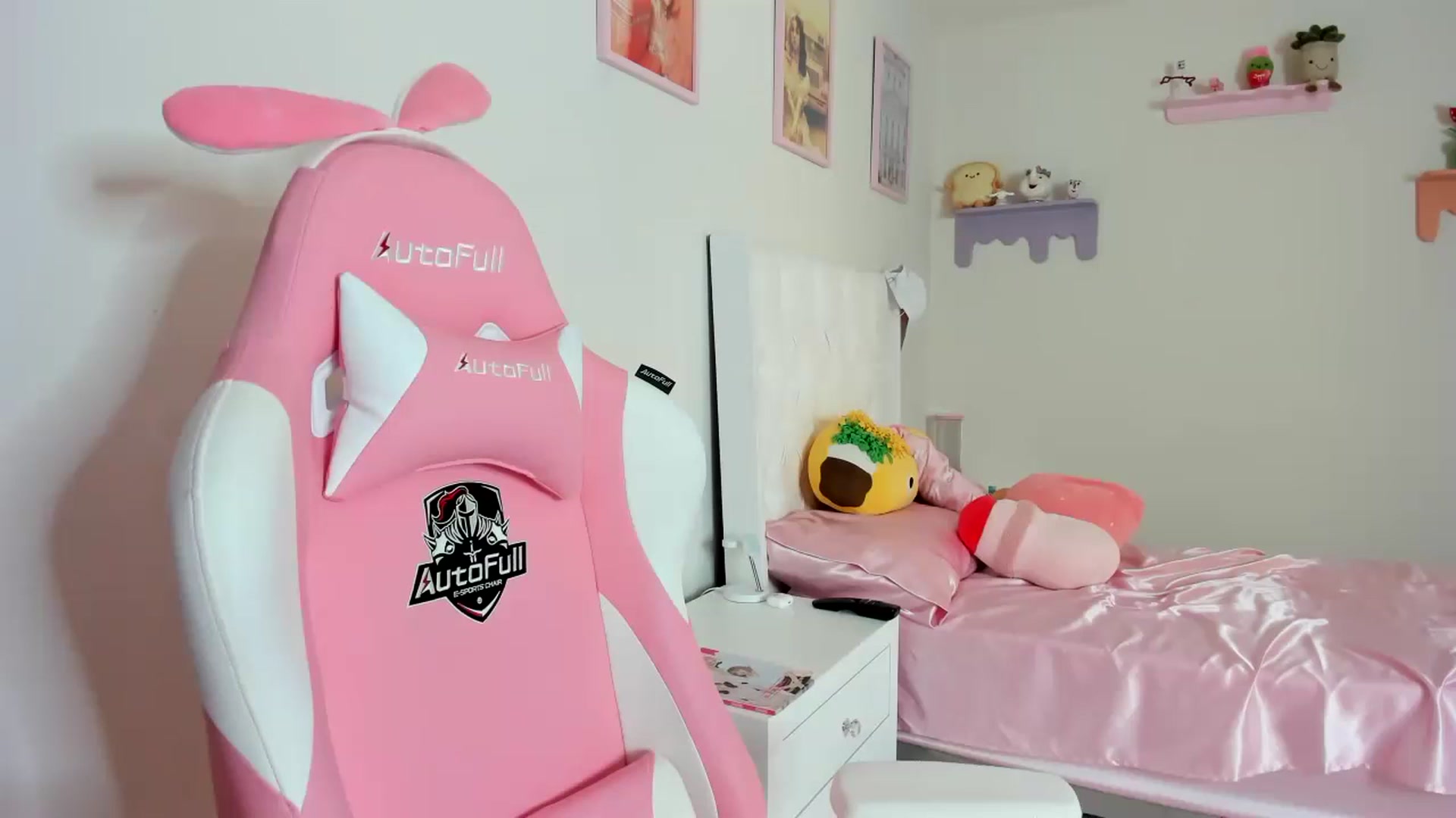 Gallery image thumbnail from Cherrycute666's myfreecams stream on, 08/30/2023, 23:47 image 11 of 20