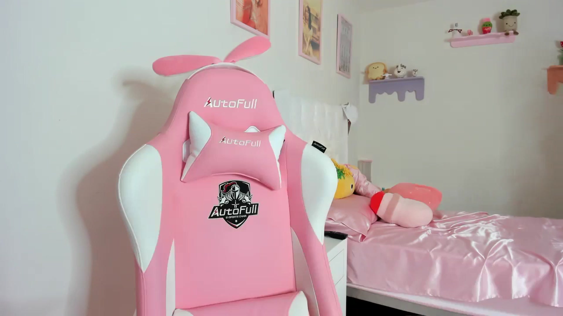 Gallery image thumbnail from Cherrycute666's myfreecams stream on, 08/30/2023, 23:47 image 16 of 20