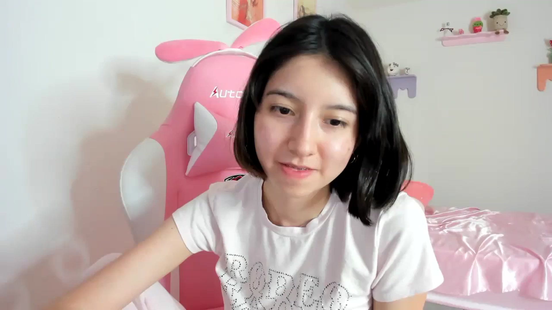 Gallery image thumbnail from Cherrycute666's myfreecams stream on, 08/30/2023, 23:47 image 10 of 20
