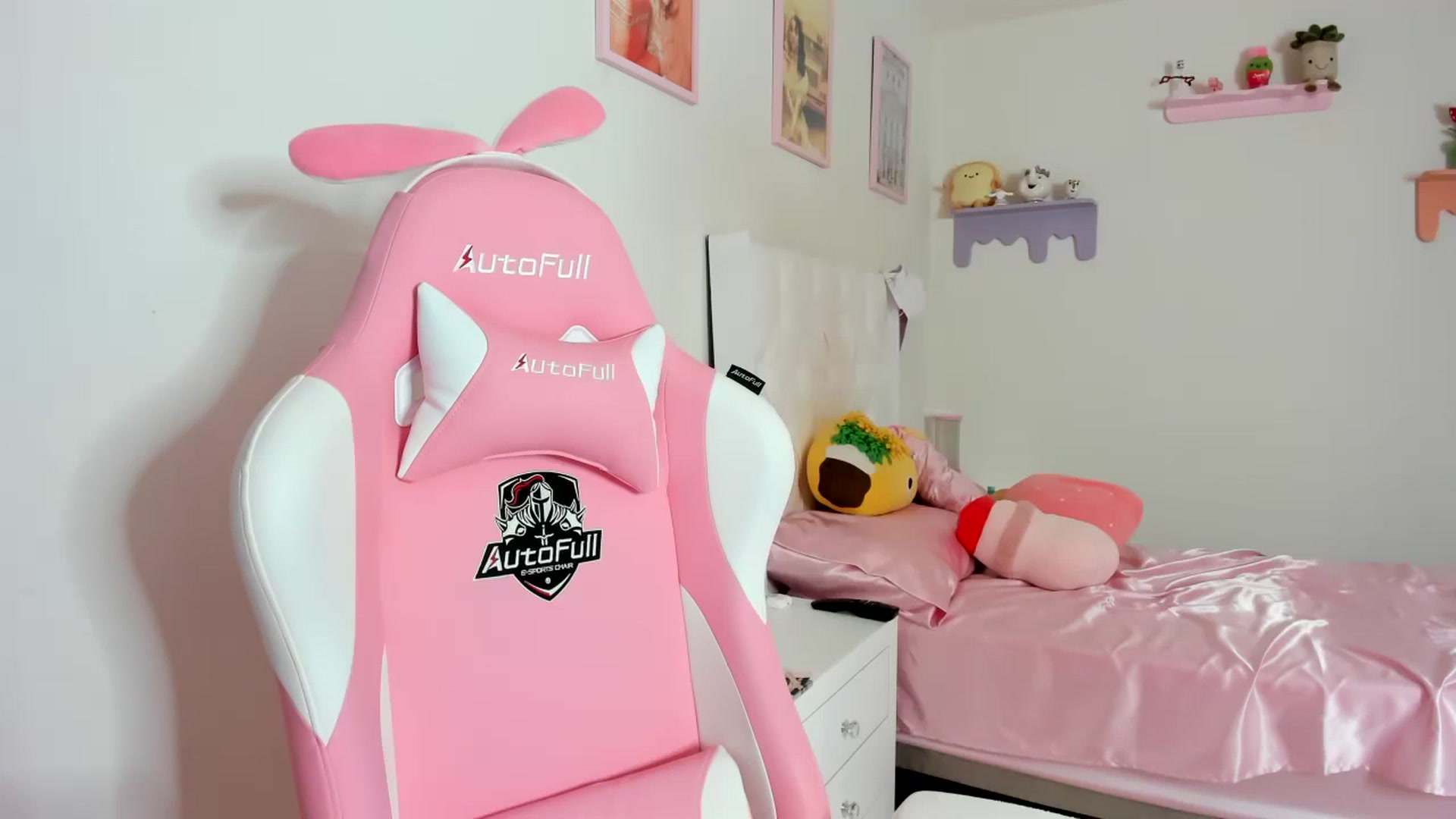 Gallery image thumbnail from Cherrycute666's myfreecams stream on, 08/30/2023, 23:47 image 18 of 20