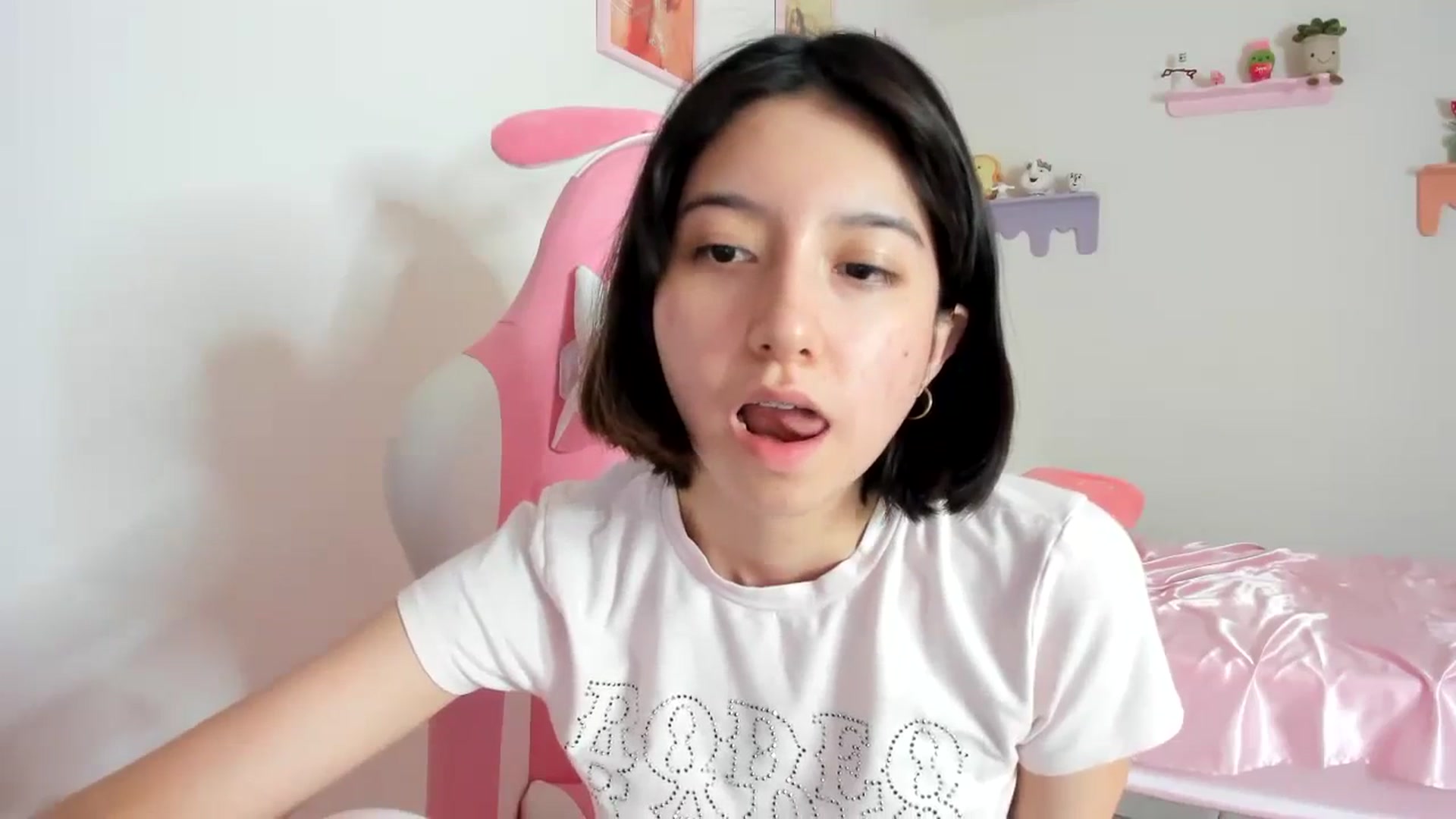 Gallery image thumbnail from Cherrycute666's myfreecams stream on, 08/30/2023, 23:47 image 4 of 20
