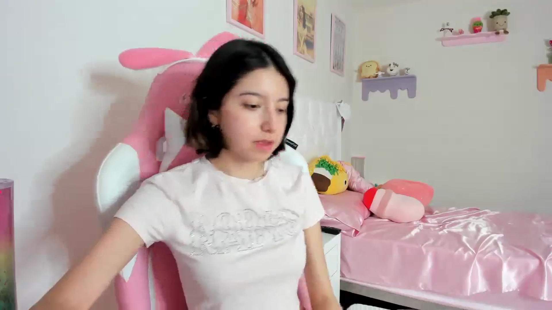 Gallery image thumbnail from Cherrycute666's myfreecams stream on, 08/30/2023, 23:47 image 17 of 20