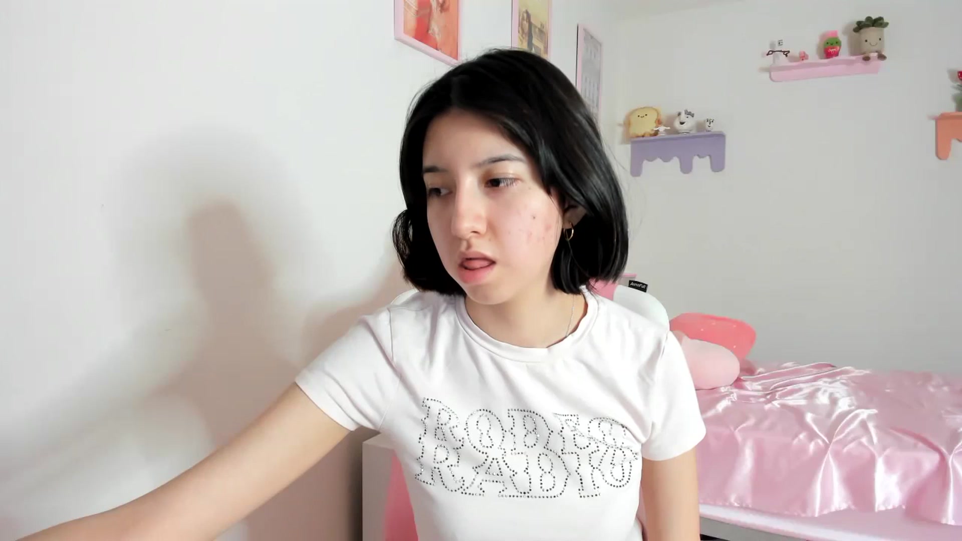 Gallery image thumbnail from Cherrycute666's myfreecams stream on, 08/31/2023, 24:13 image 8 of 20