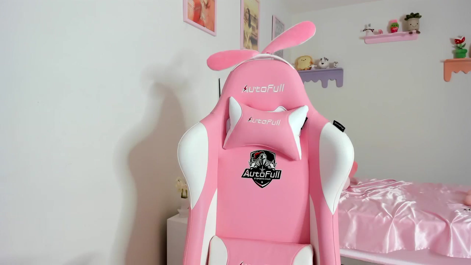 Gallery image thumbnail from Cherrycute666's myfreecams stream on, 08/31/2023, 24:13 image 20 of 20