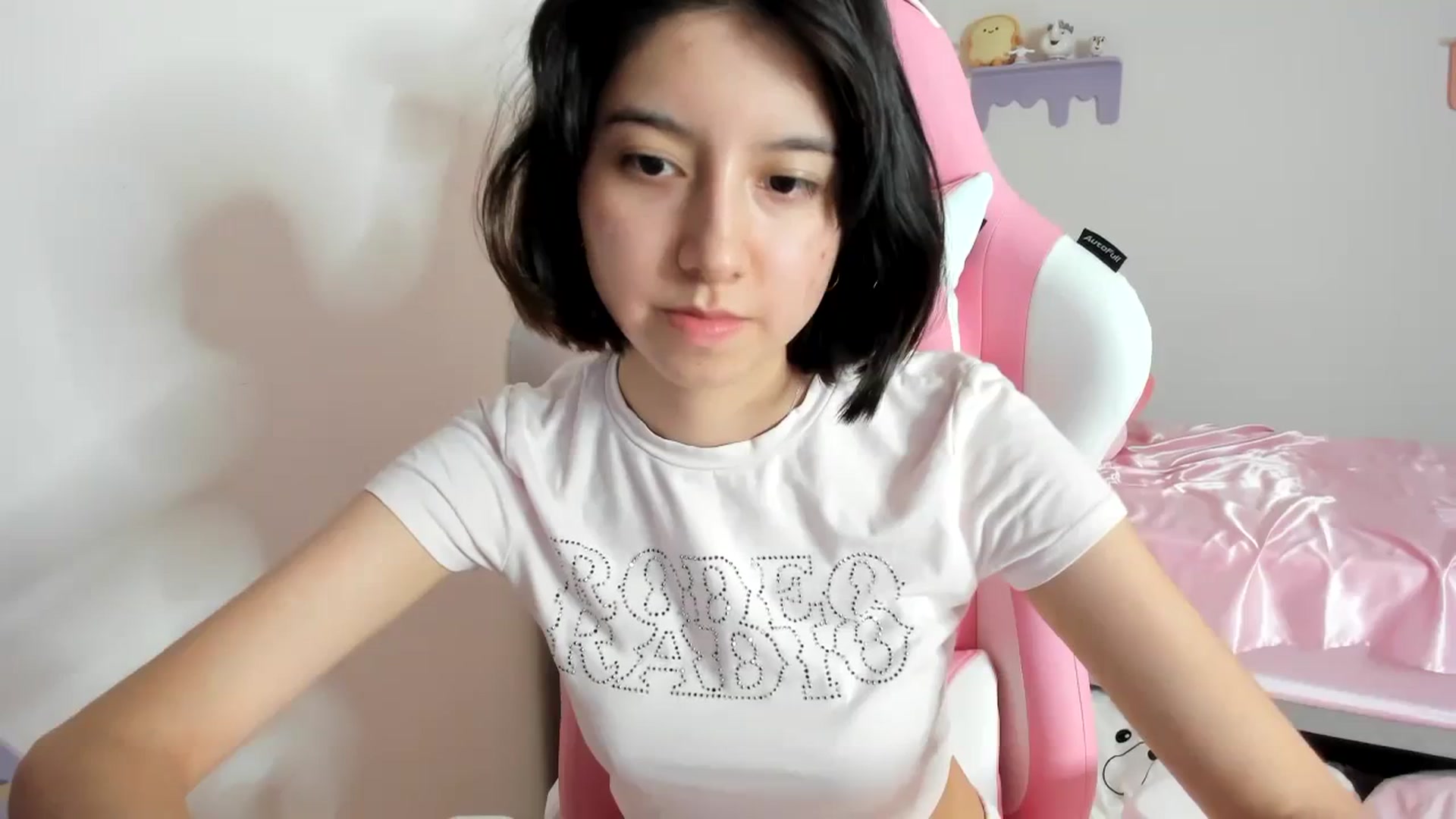 Gallery image thumbnail from Cherrycute666's myfreecams stream on, 08/31/2023, 24:13 image 12 of 20