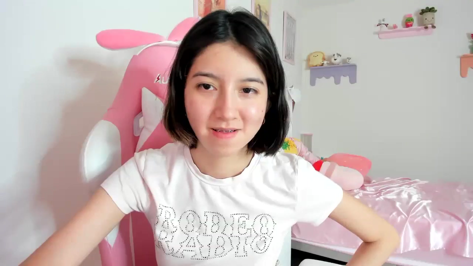 Gallery image thumbnail from Cherrycute666's myfreecams stream on, 08/31/2023, 24:13 image 2 of 20