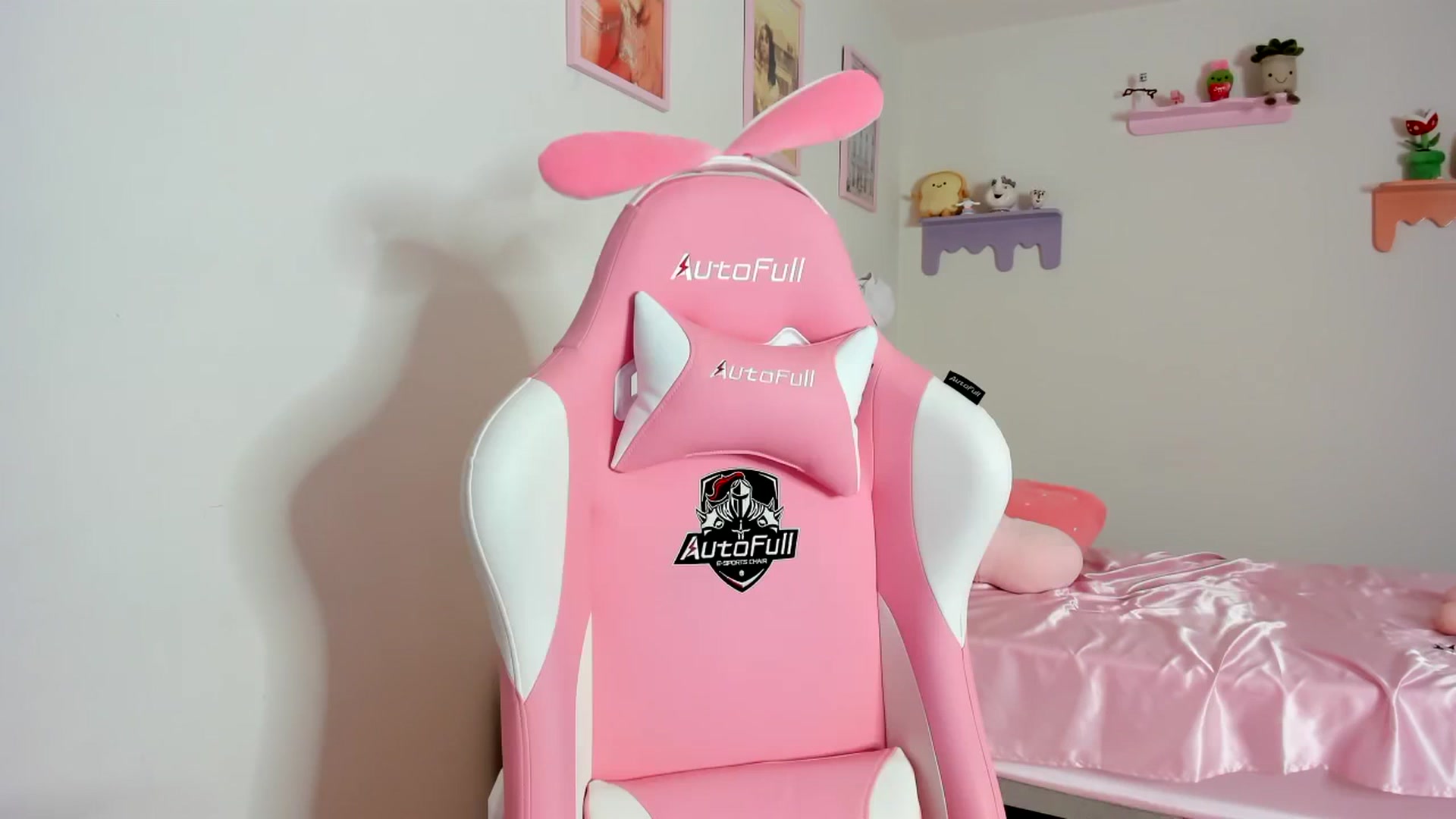 Gallery image thumbnail from Cherrycute666's myfreecams stream on, 08/31/2023, 24:13 image 16 of 20