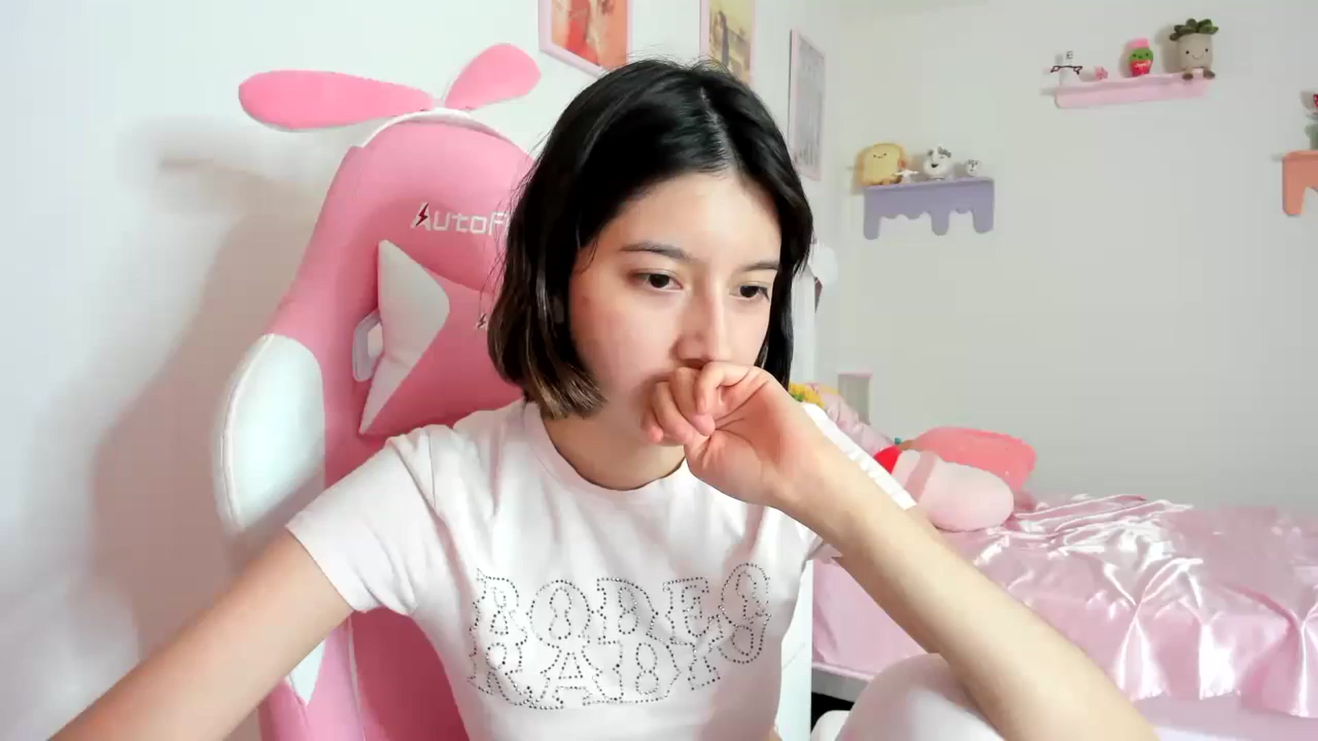 Gallery image thumbnail from Cherrycute666's myfreecams stream on, 08/31/2023, 24:13 image 1 of 20