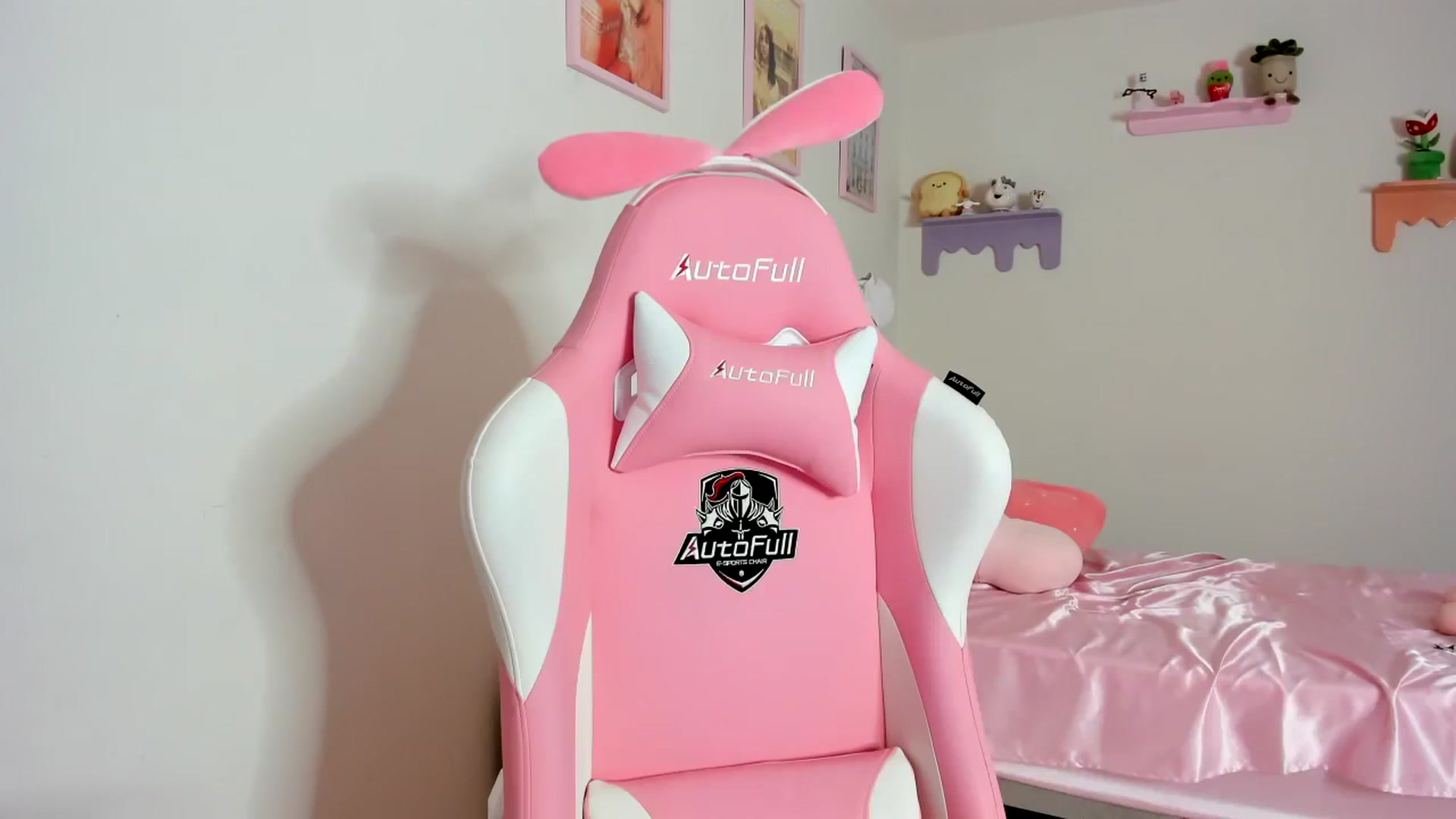 Gallery image thumbnail from Cherrycute666's myfreecams stream on, 08/31/2023, 24:13 image 18 of 20
