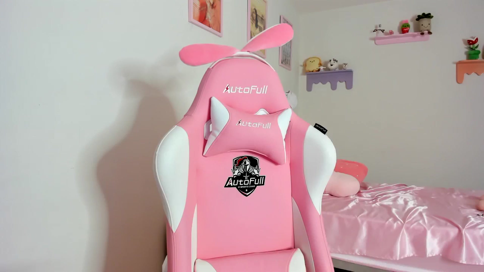 Gallery image thumbnail from Cherrycute666's myfreecams stream on, 08/31/2023, 24:13 image 11 of 20