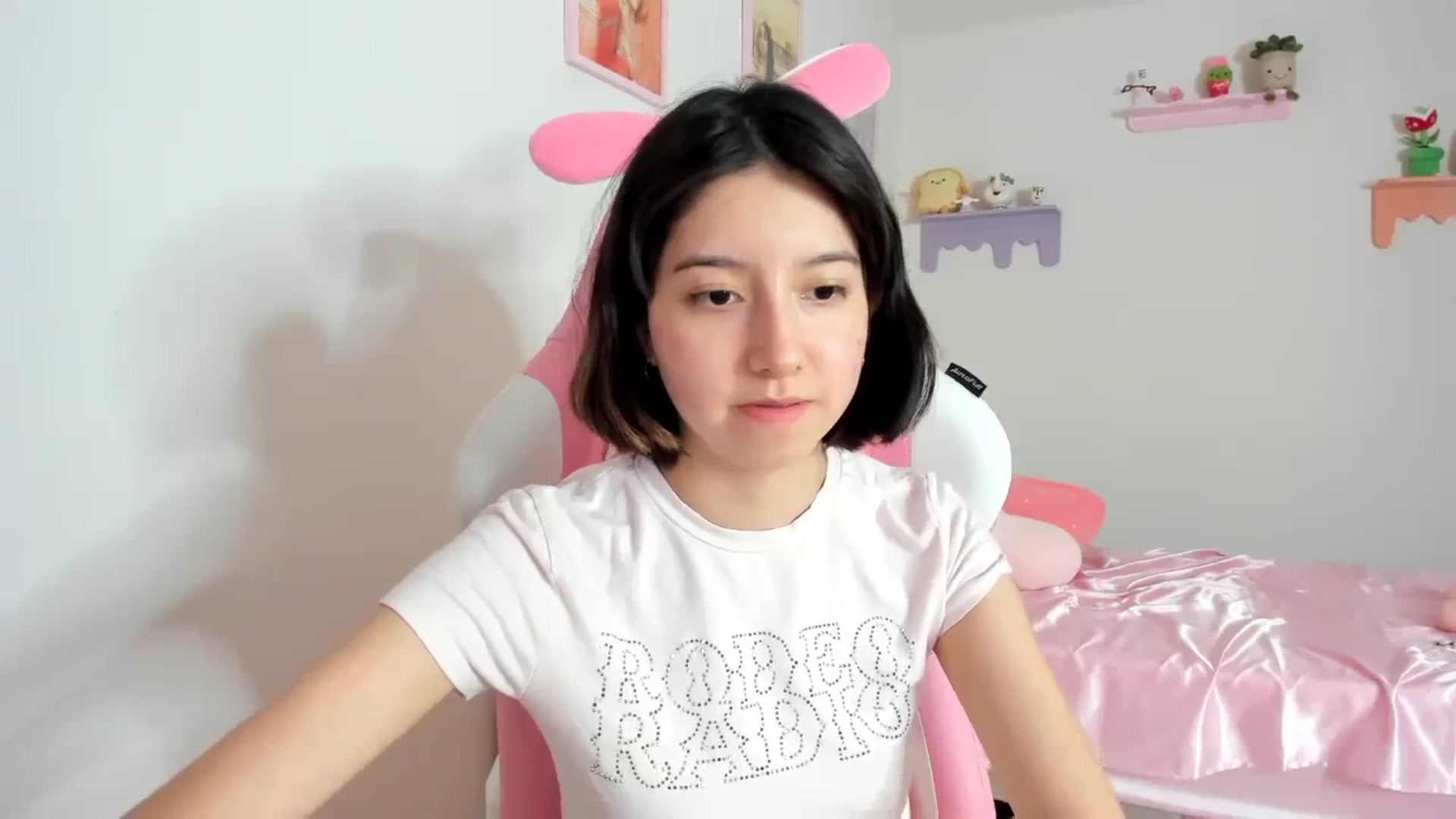 Gallery image thumbnail from Cherrycute666's myfreecams stream on, 08/31/2023, 24:13 image 16 of 20