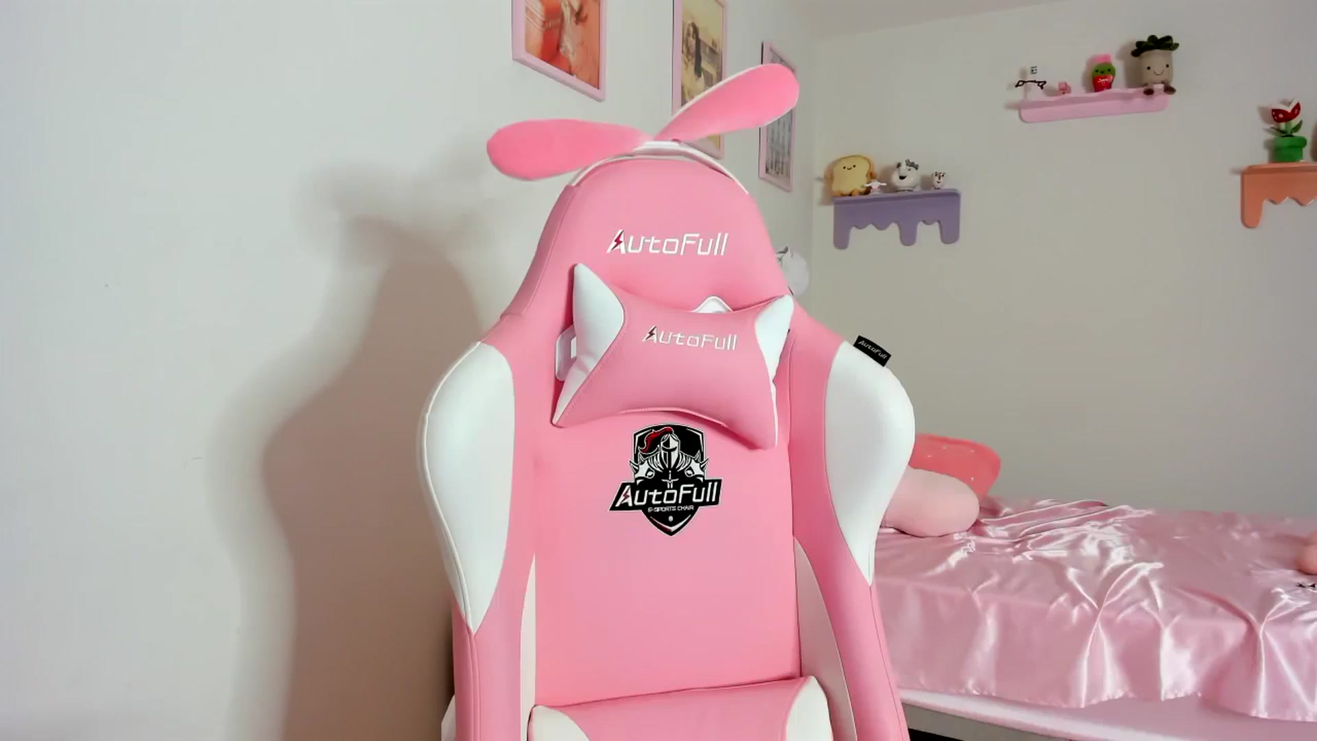 Gallery image thumbnail from Cherrycute666's myfreecams stream on, 08/31/2023, 24:13 image 15 of 20