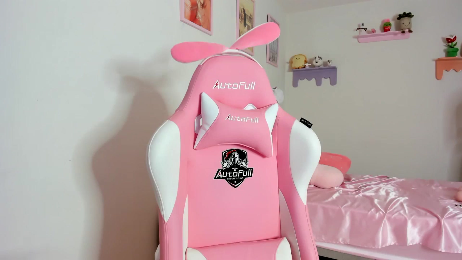 Gallery image thumbnail from Cherrycute666's myfreecams stream on, 08/31/2023, 24:13 image 9 of 20