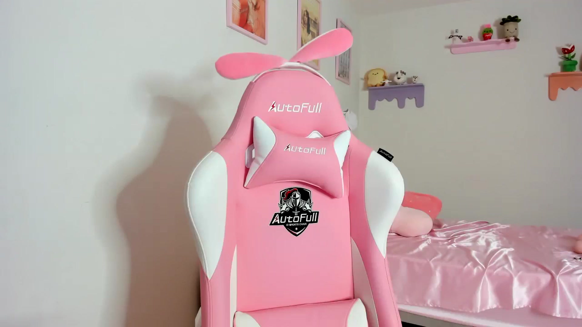 Gallery image thumbnail from Cherrycute666's myfreecams stream on, 08/31/2023, 24:13 image 14 of 20