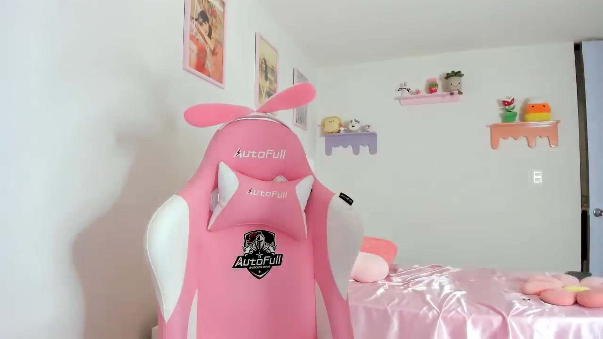 Gallery image thumbnail from Cherrycute666's myfreecams stream on, 08/31/2023, 24:13 image 20 of 20
