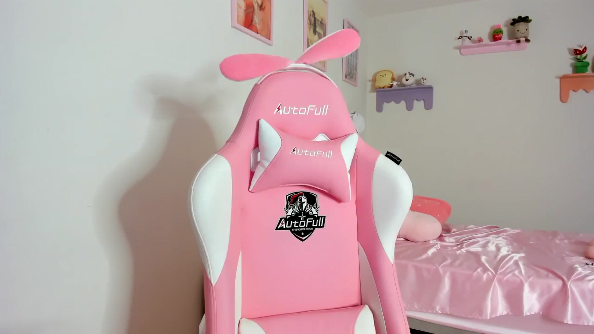 Gallery image thumbnail from Cherrycute666's myfreecams stream on, 08/31/2023, 24:13 image 12 of 20